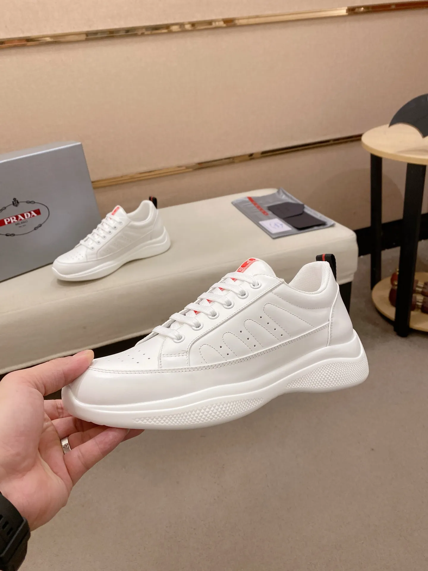 Men's Men's Shoes 560💰 ✔️✔️✔️High version High-quality new PRADA (Prada) counters are launched simultaneously. The new men's shoes and 😘fabrics are selected from first-layer cowhide and are made by pure handicrafts. Lining: Full cowhide lining. 👍🏿 High-end ☄️ air-cushion molded anti-slip rubber outsole, exquisite lines, simple and elegant, comfortable and high-end for leisure travel. Code number: 38 to 45